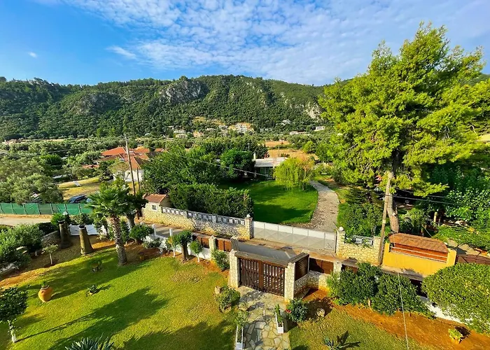 Апартаменты Malakassis House *